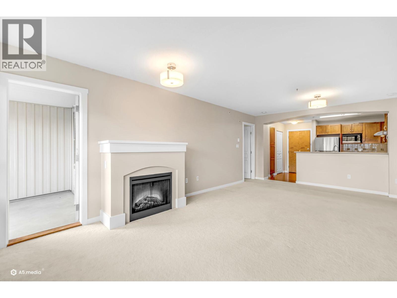 401 2951 SILVER SPRINGS BOULEVARD, Coquitlam