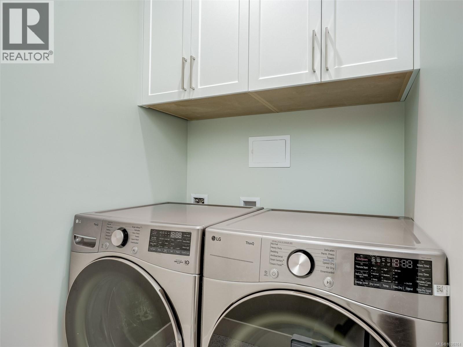  10950 Chalet Road, North Saanich