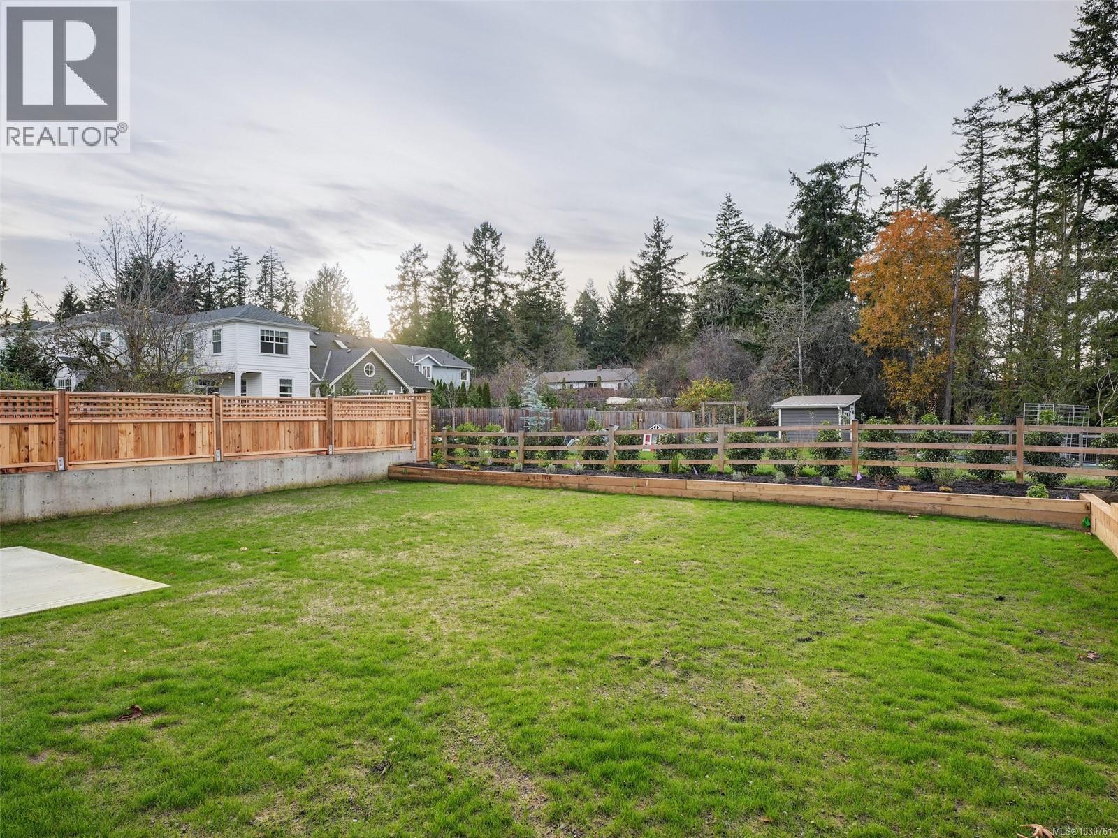  10950 Chalet Road, North Saanich