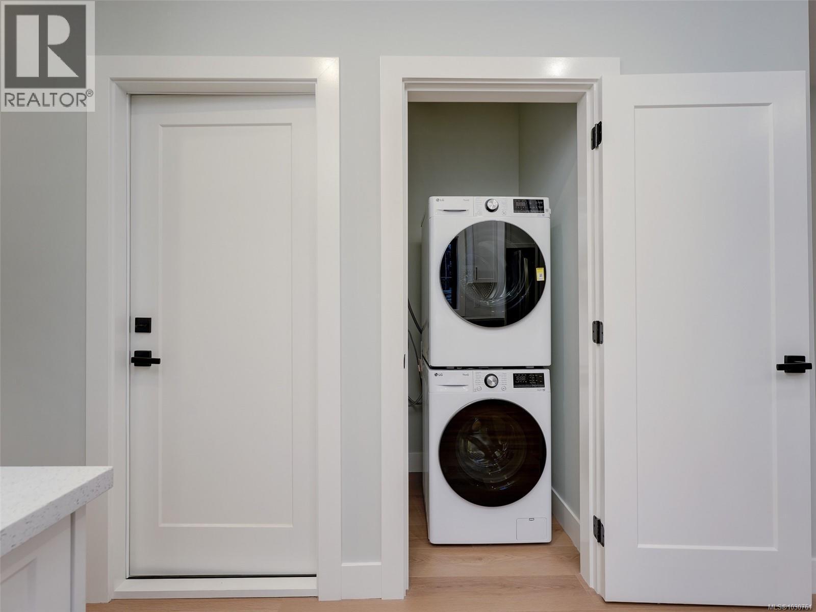  10950 Chalet Road, North Saanich