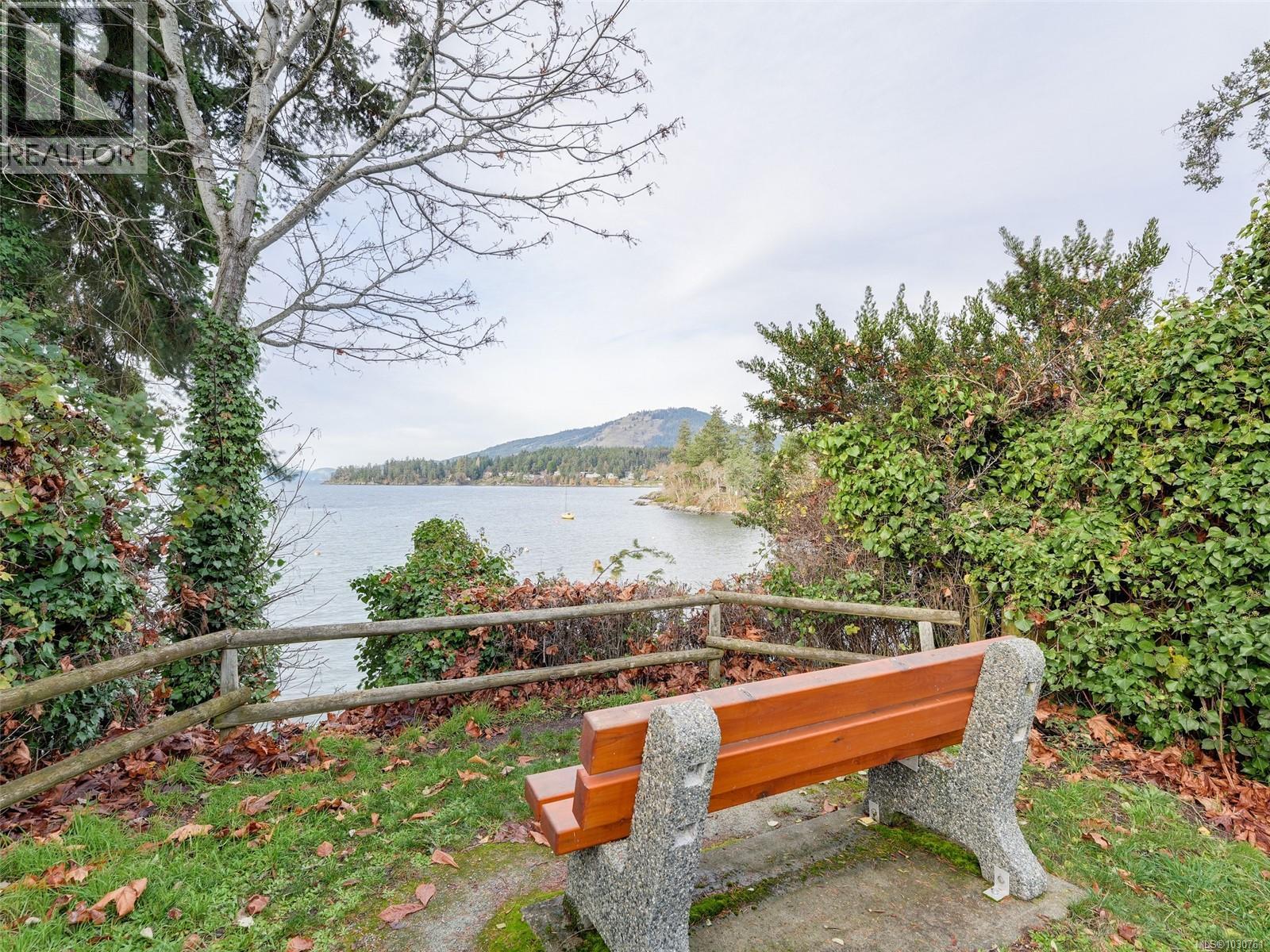  10950 Chalet Road, North Saanich