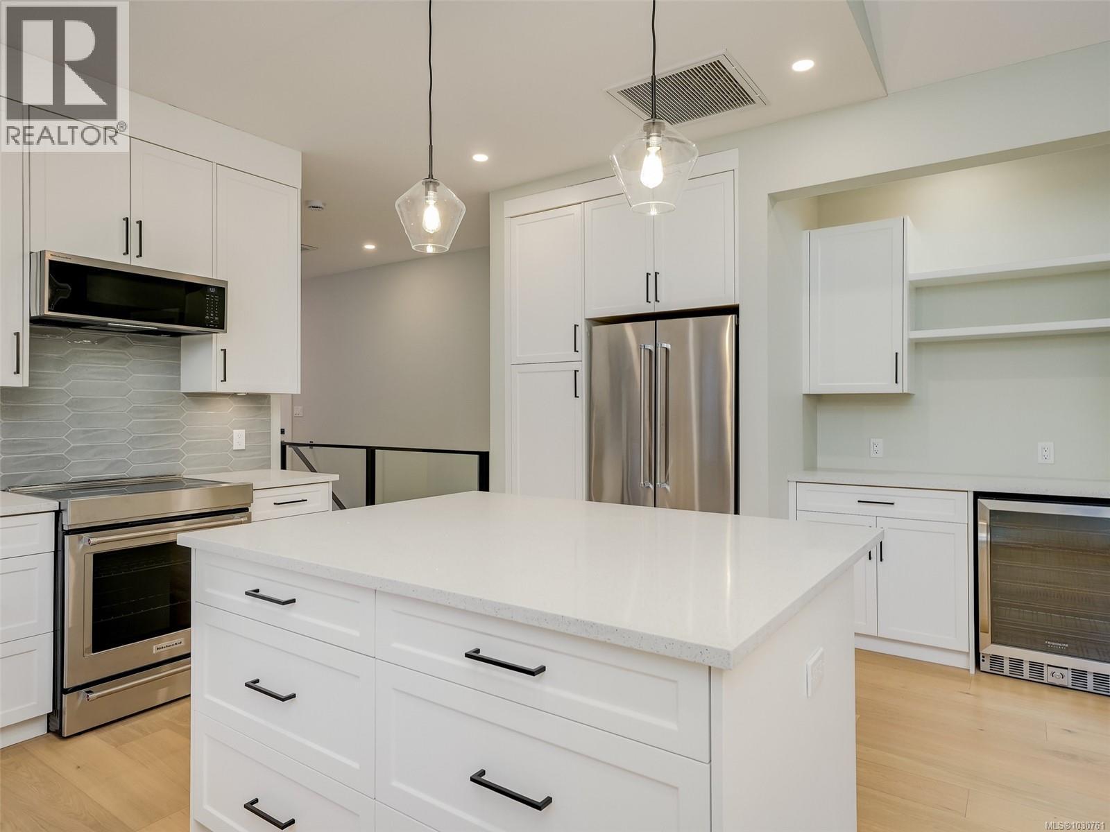 10950 Chalet Rd - 3