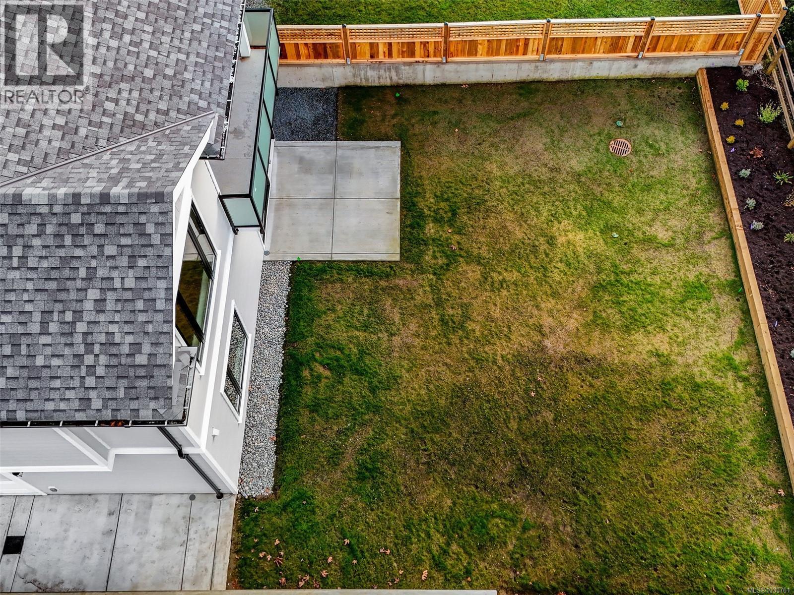  10950 Chalet Road, North Saanich