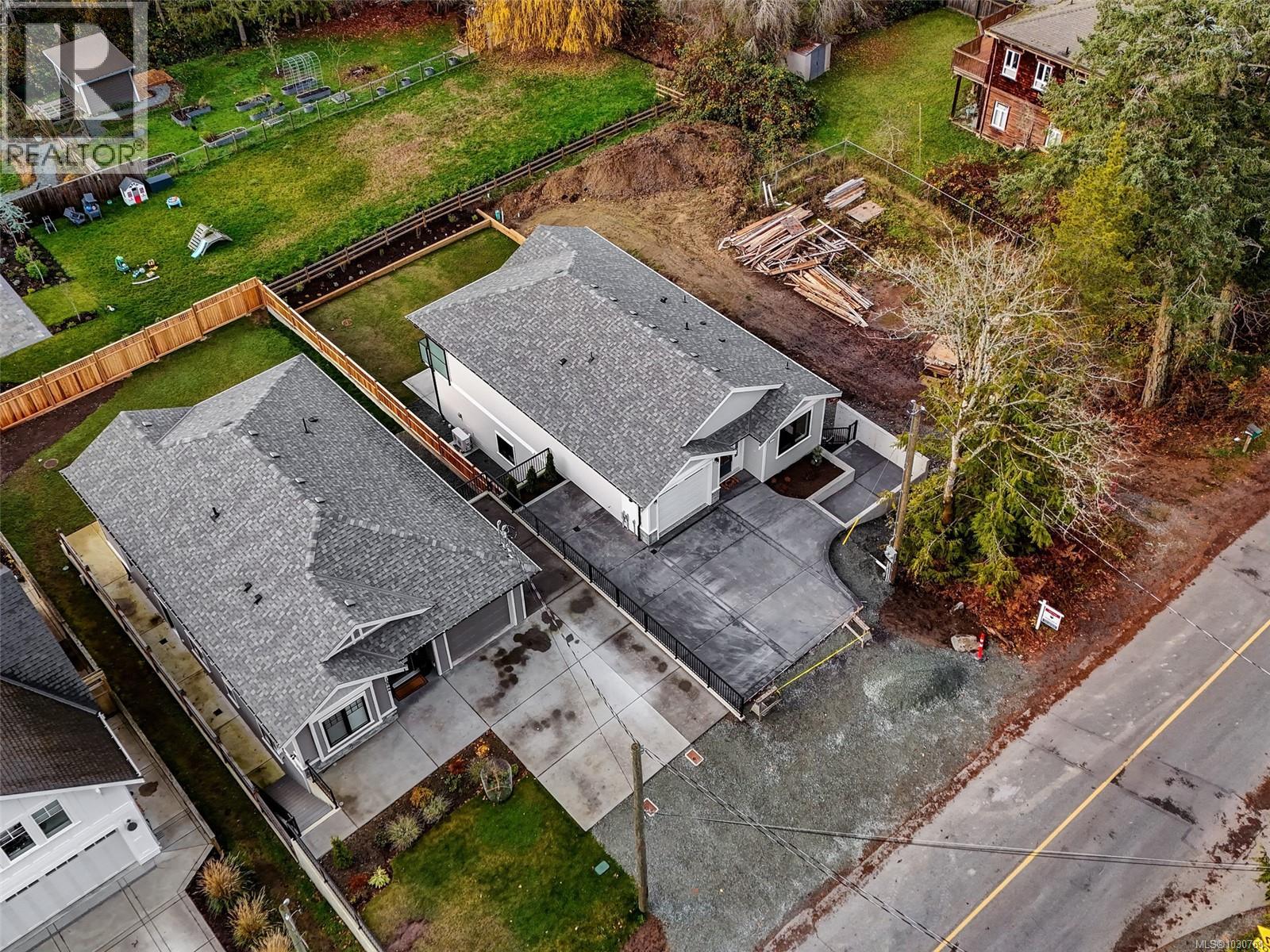  10950 Chalet Road, North Saanich