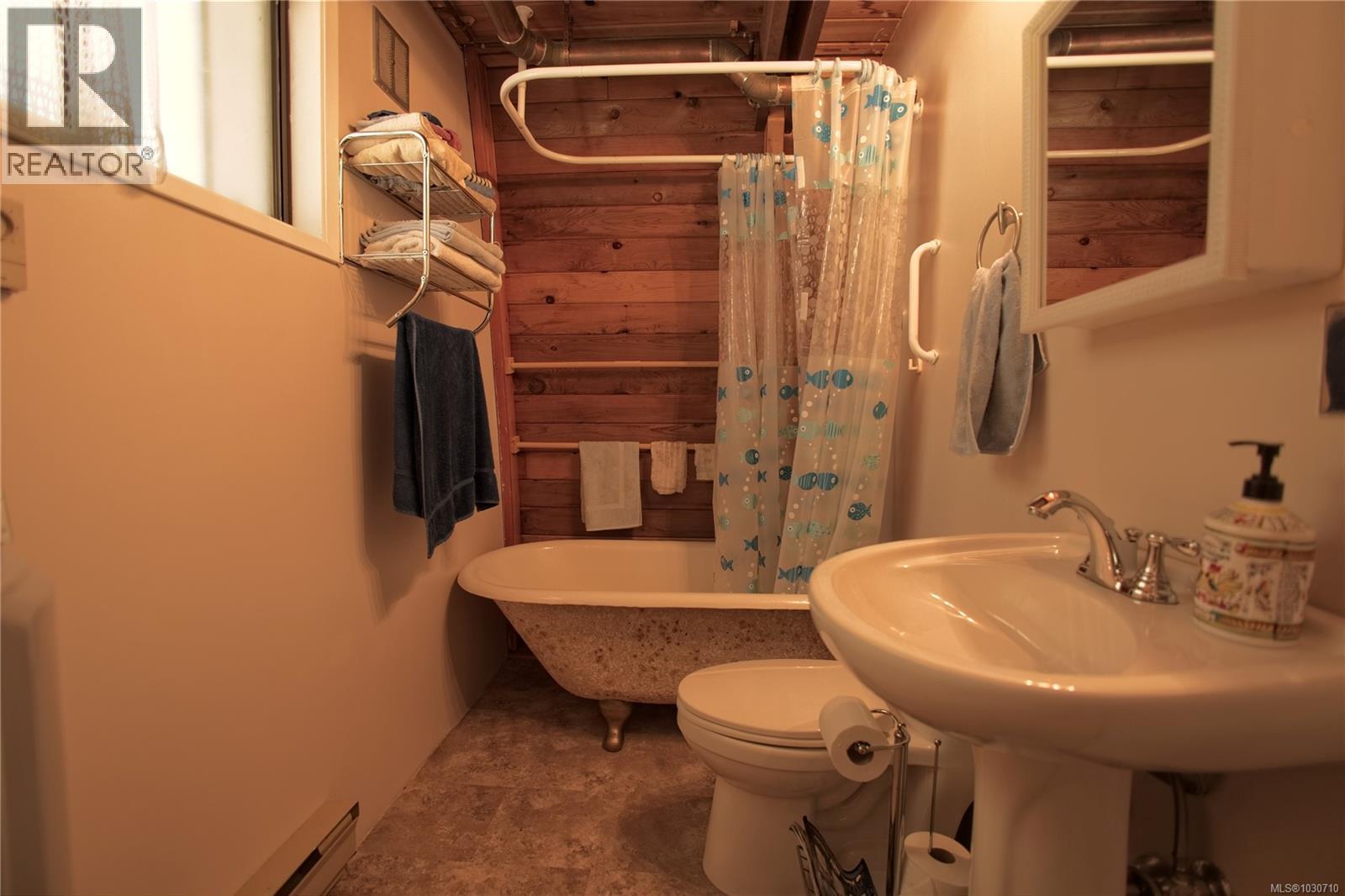 155 Mountain Park Dr, Salt Spring