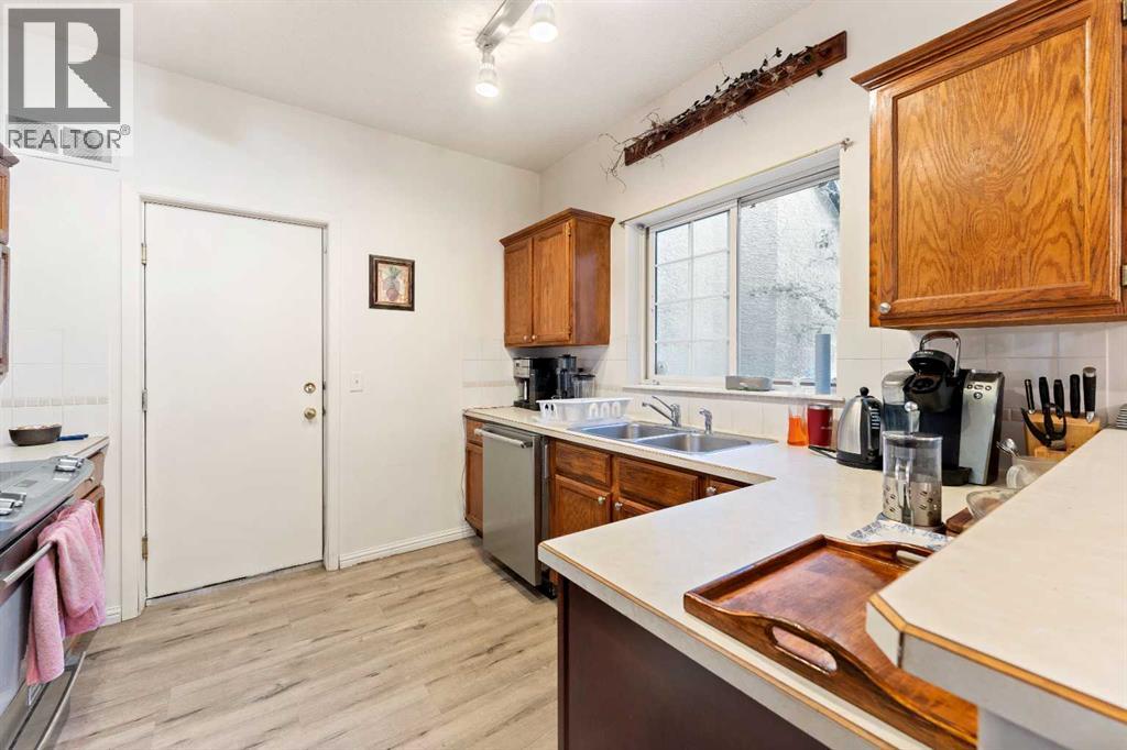 Single Family House for Sale in   Sirocco Drive SW Signal Hill Calgary 