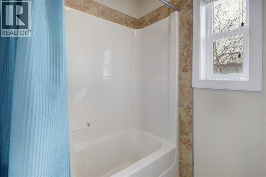 729 CANOE AVENUE SW - 26