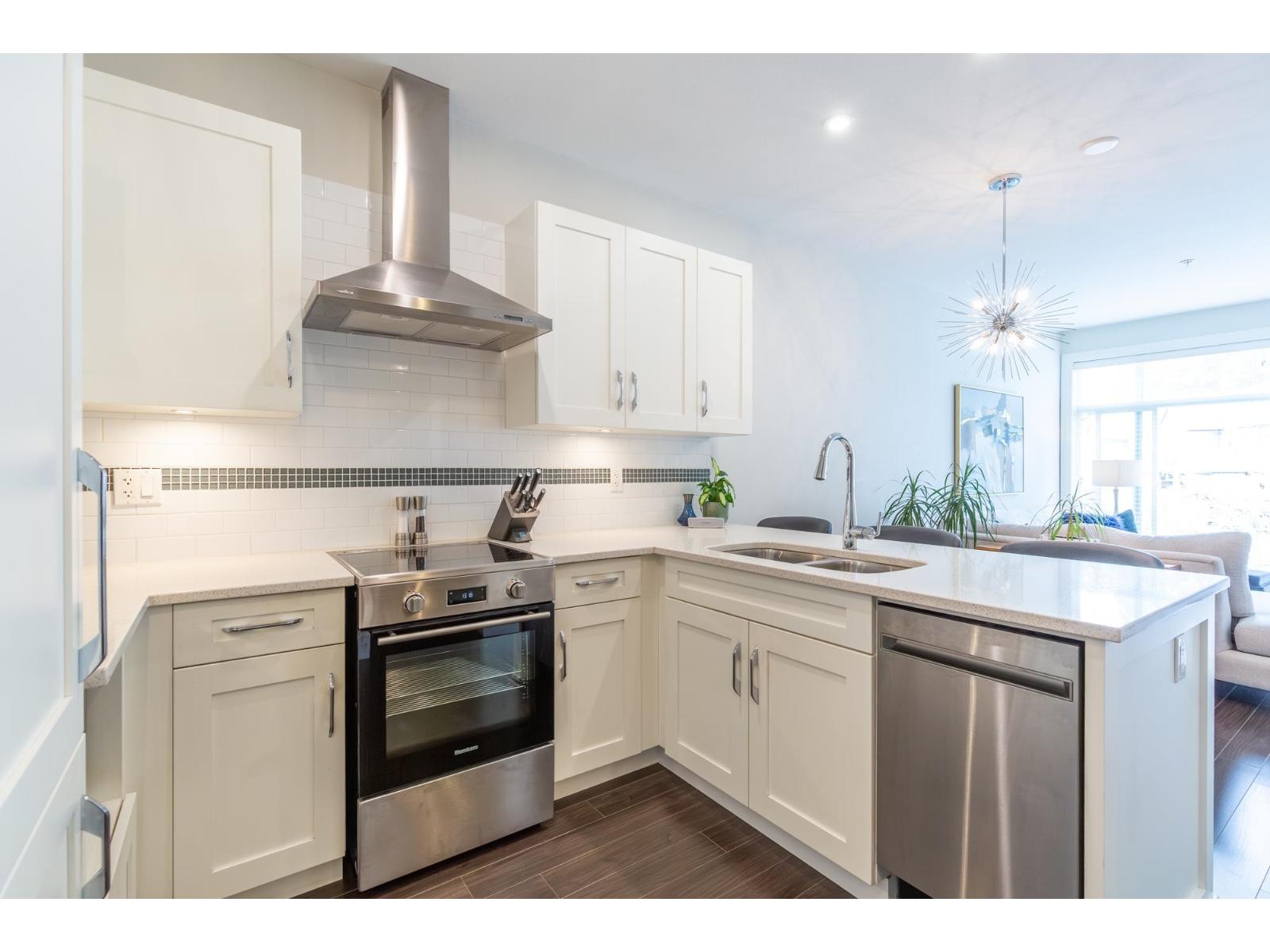 202 45389 CHEHALIS DRIVE, Garrison Crossing, Chilliwack