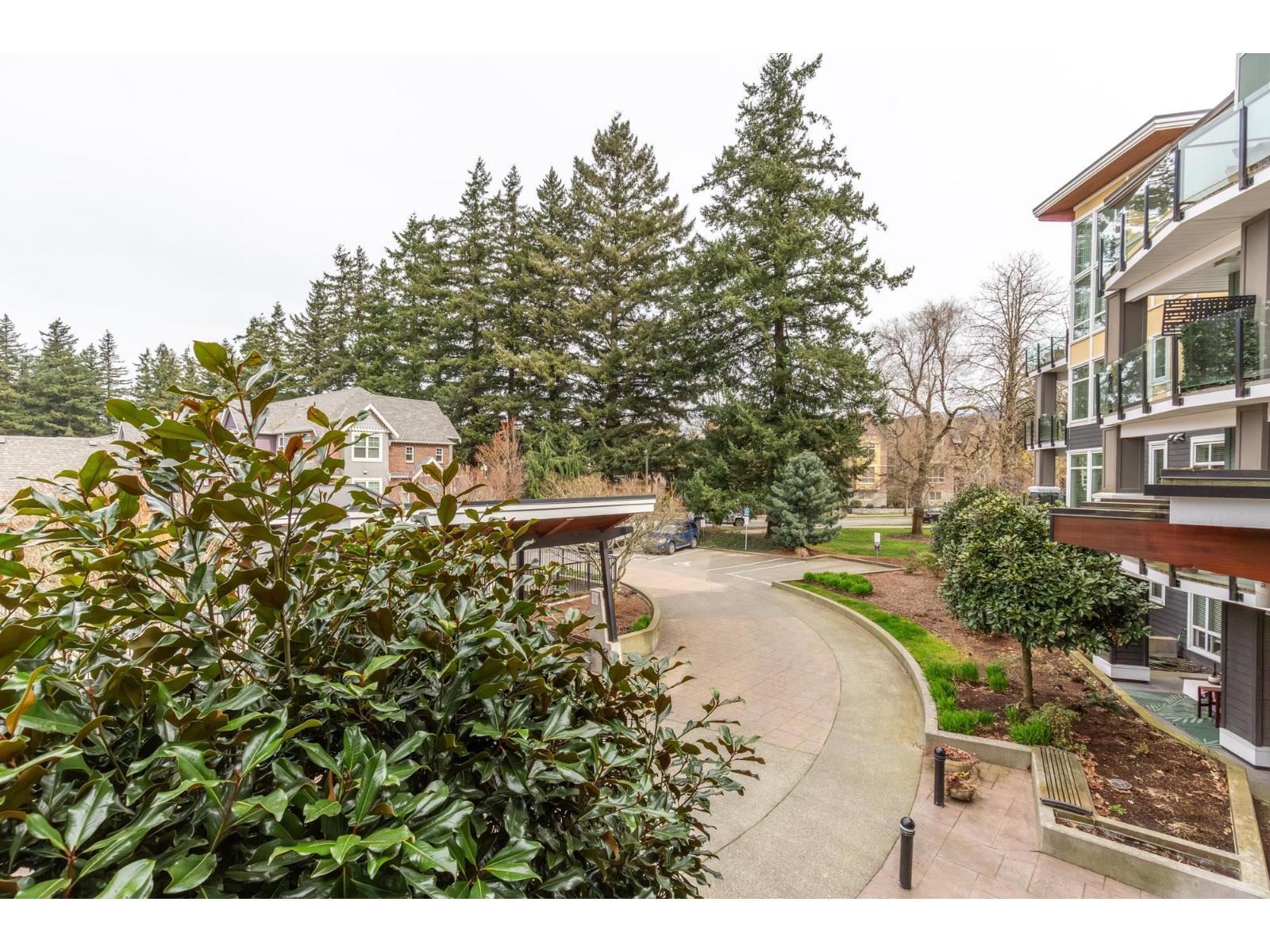 202 45389 CHEHALIS DRIVE, Garrison Crossing, Chilliwack