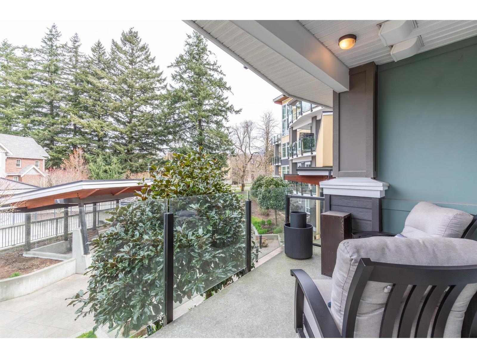 202 45389 CHEHALIS DRIVE, Garrison Crossing, Chilliwack