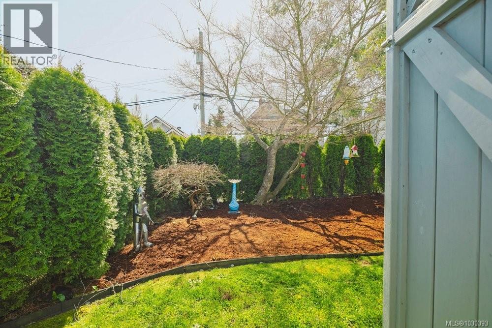 4 1318 Vining Street, Victoria