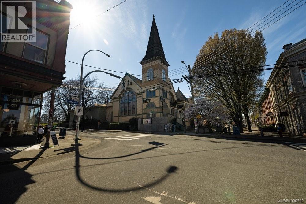 4 1318 Vining Street, Victoria