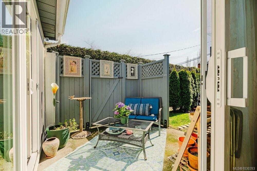 4 1318 Vining Street, Victoria