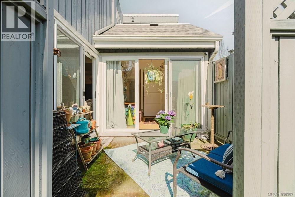 4 1318 Vining Street, Victoria