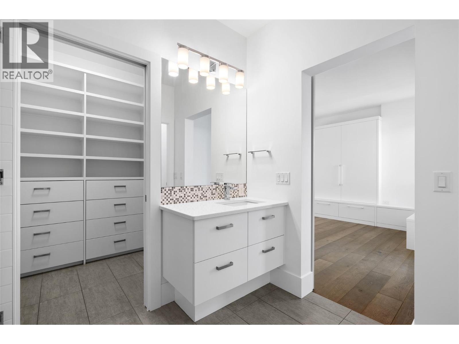  1049 Westpoint Drive, Kelowna