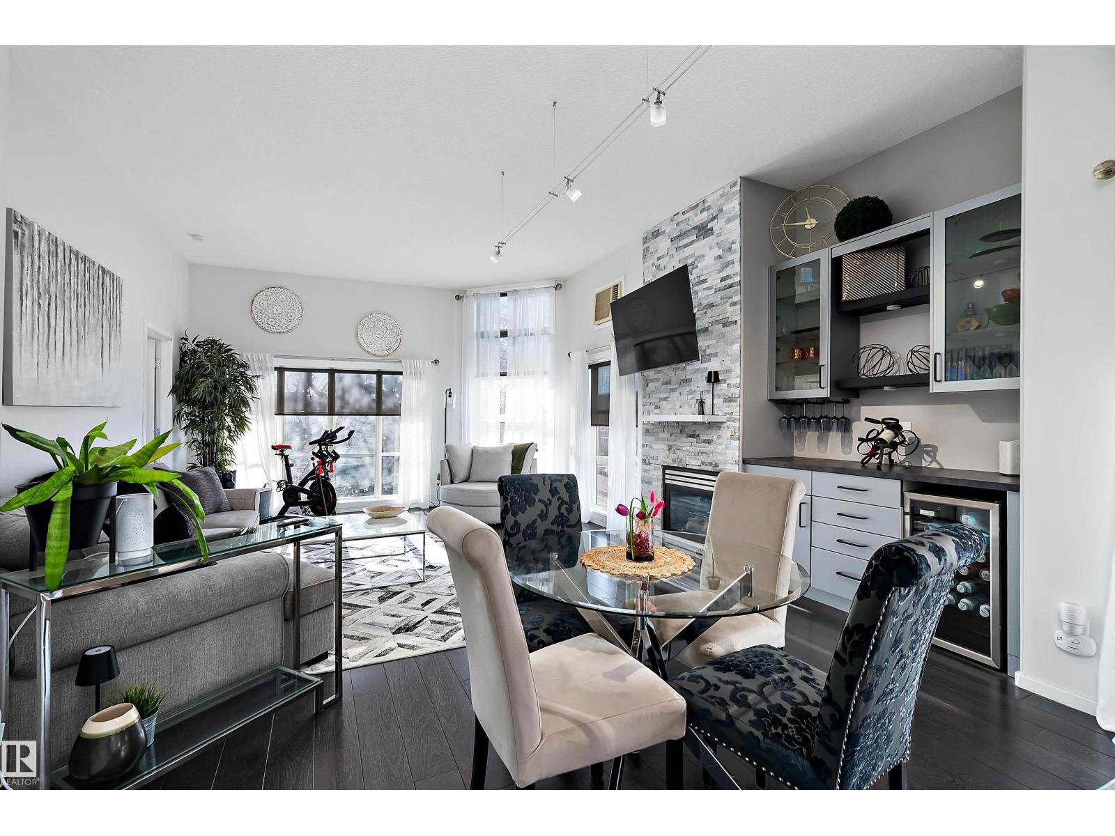 #302 10905 109 ST NW - 13