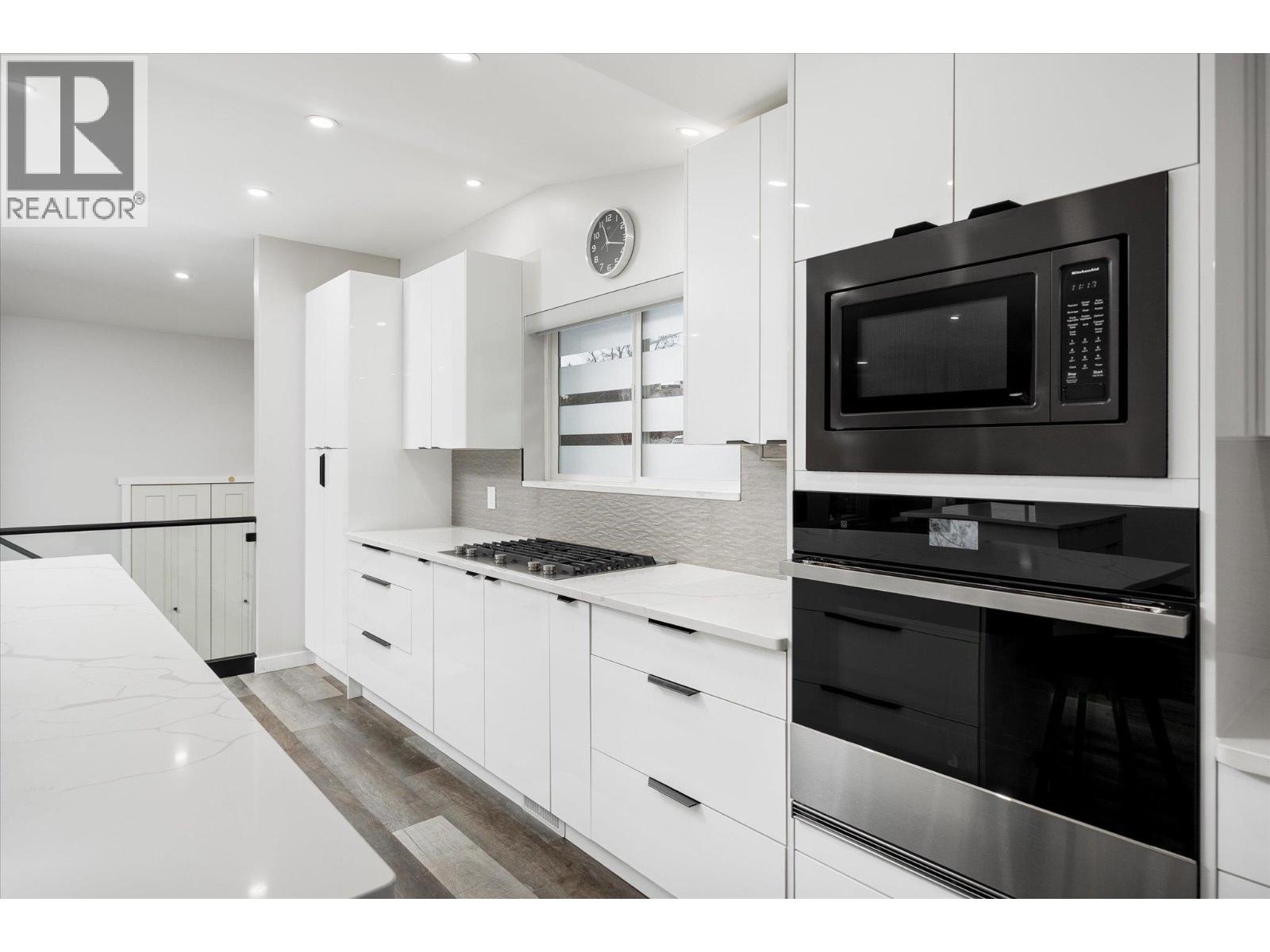 3775 Carrall Road - 7