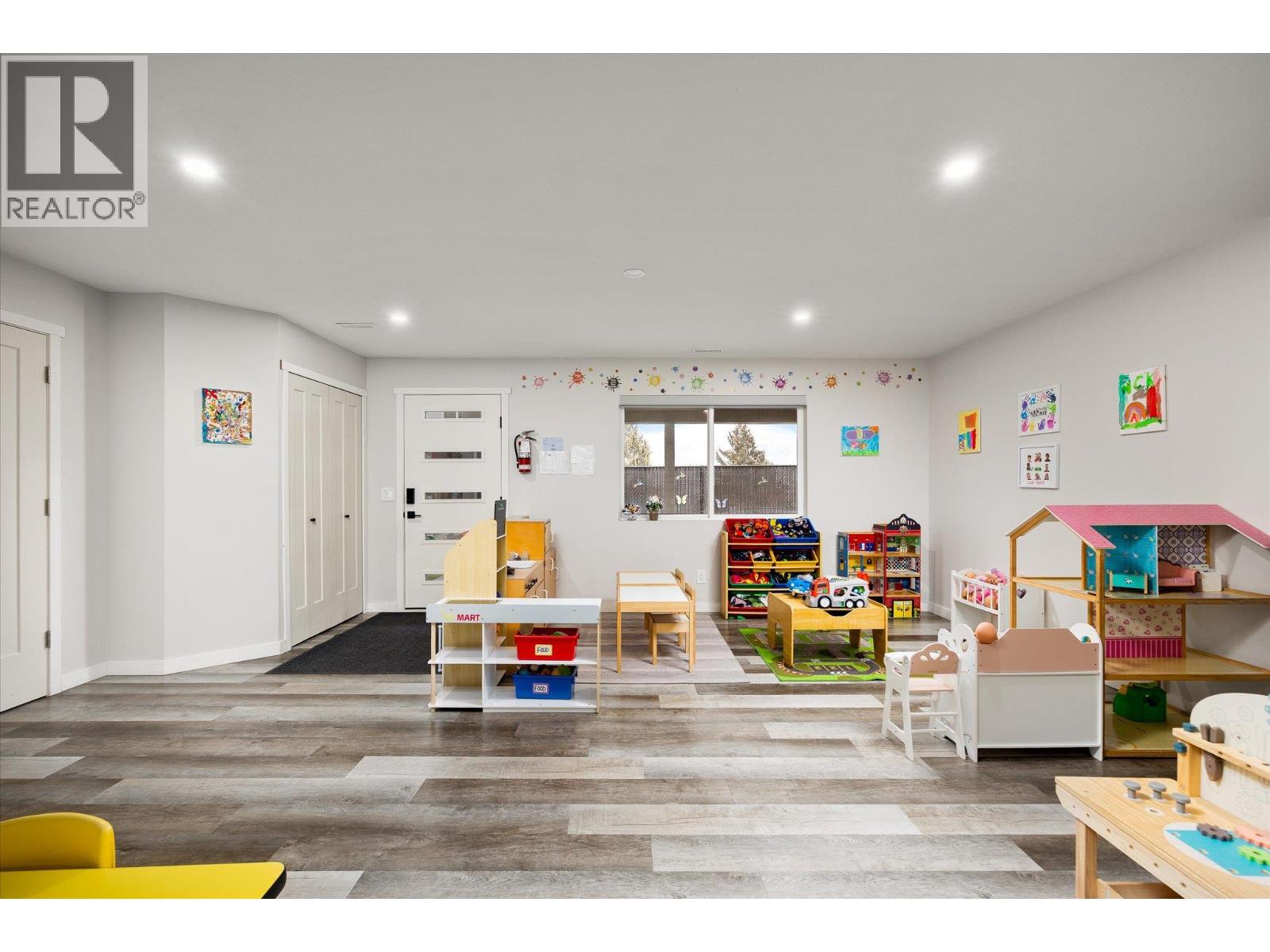 3775 Carrall Road - 34