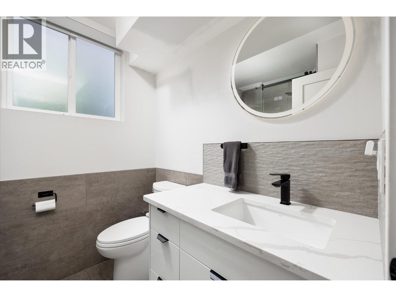 3775 Carrall Road - 37