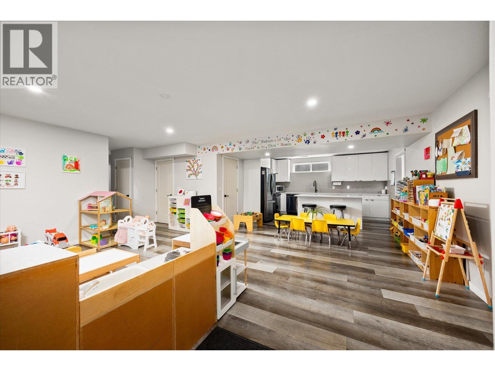 3775 Carrall Road - 33