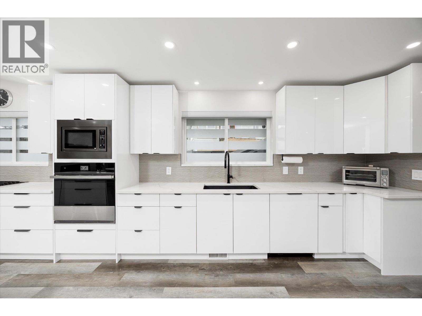 3775 Carrall Road - 9