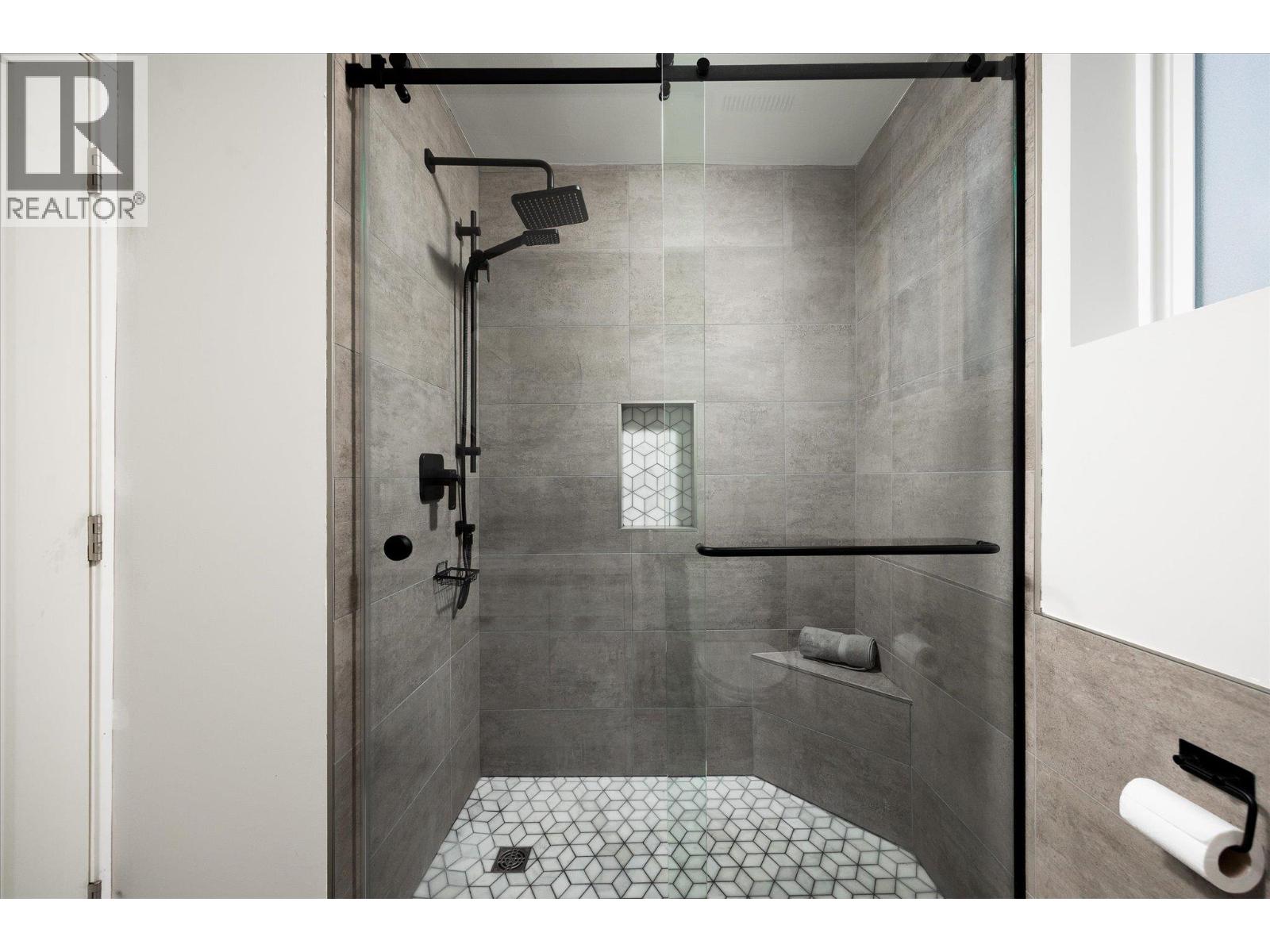 3775 Carrall Road - 38