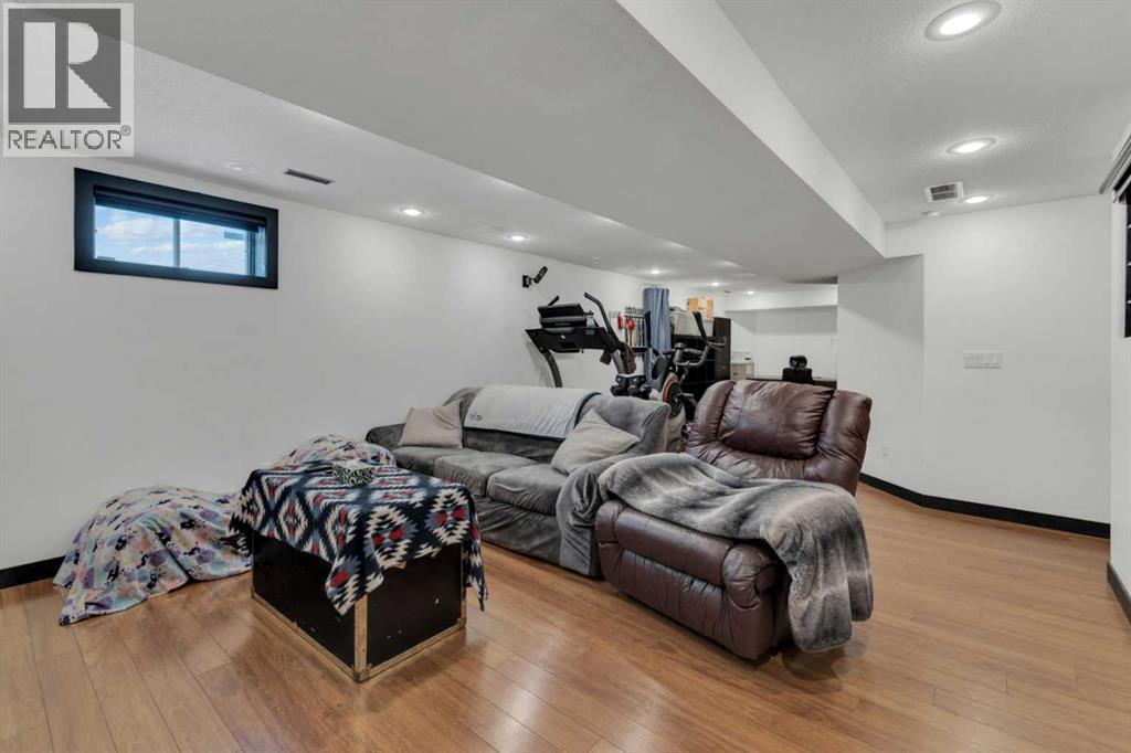 404 ALLAN STREET - 46