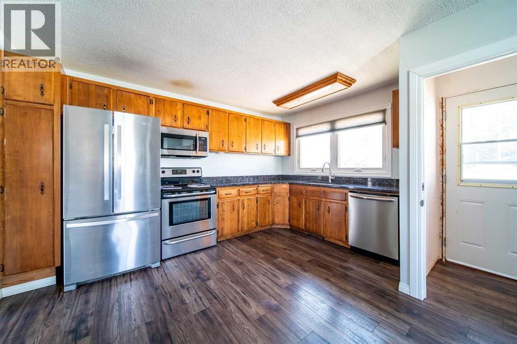 805 10 AVENUE - Image 2