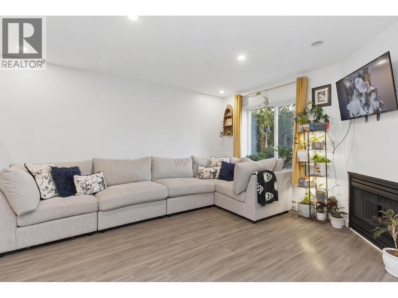 38 40200 GOVERNMENT ROAD, Squamish