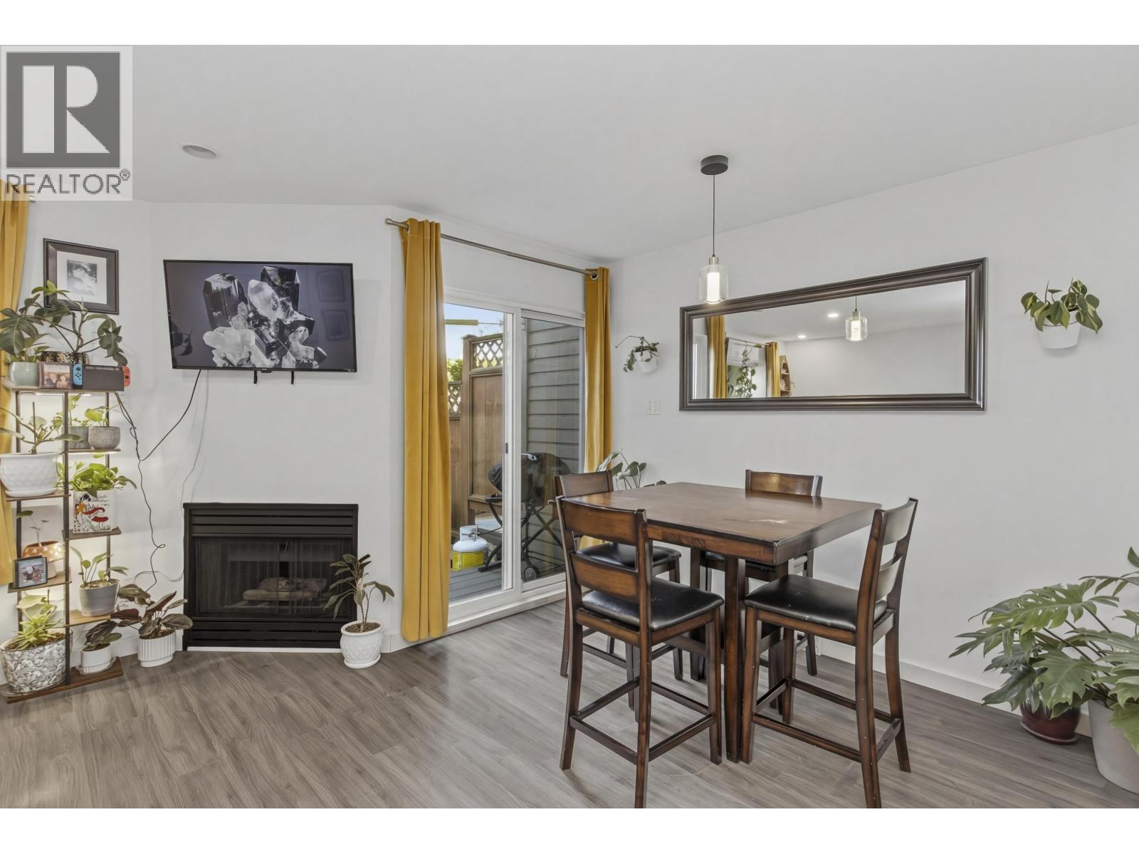 38 40200 GOVERNMENT ROAD, Squamish