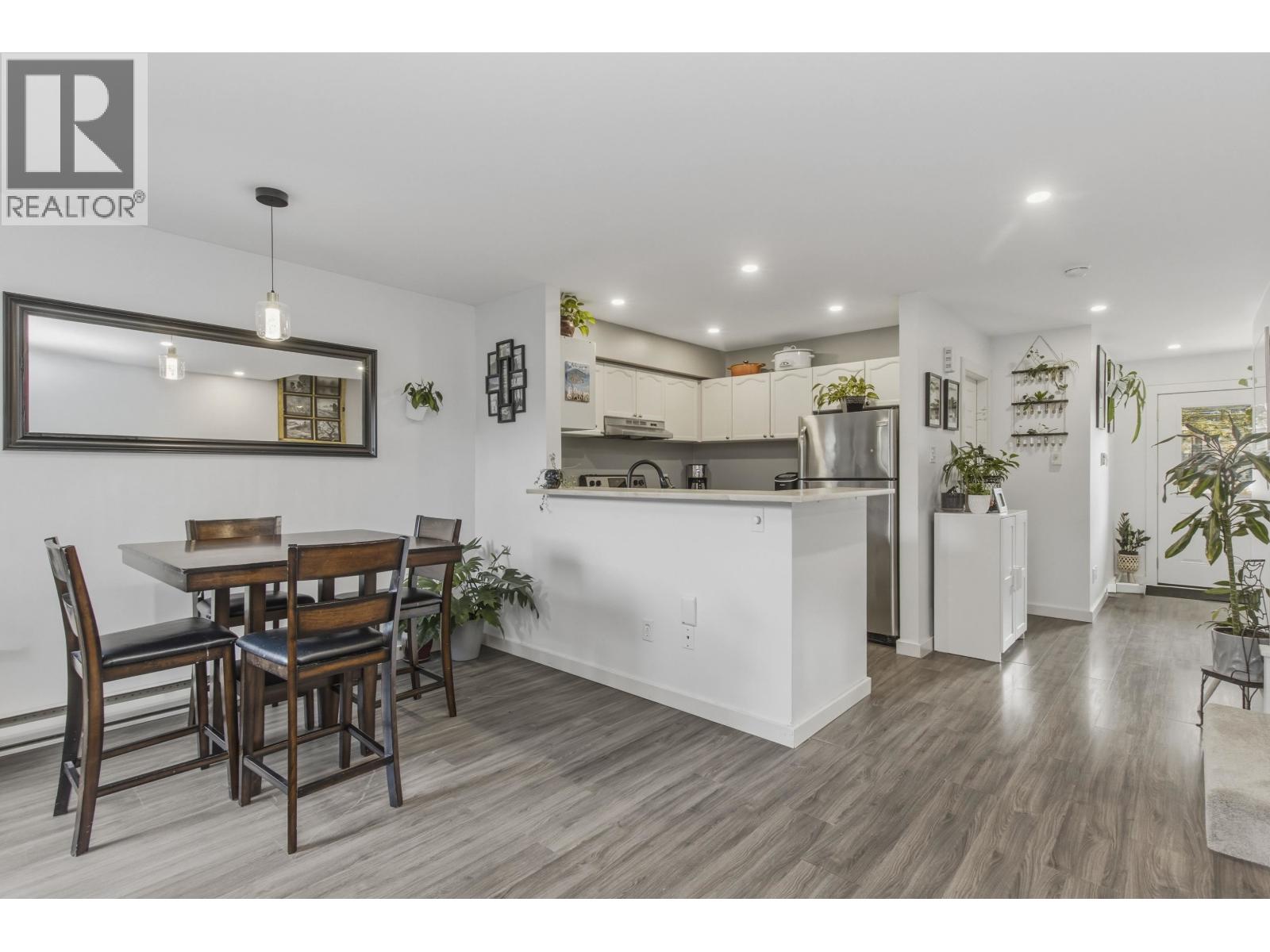 38 40200 GOVERNMENT ROAD, Squamish