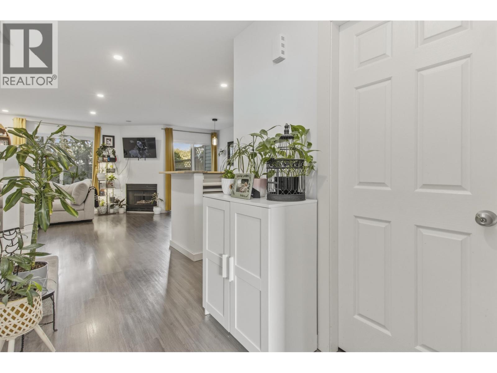 38 40200 GOVERNMENT ROAD, Squamish