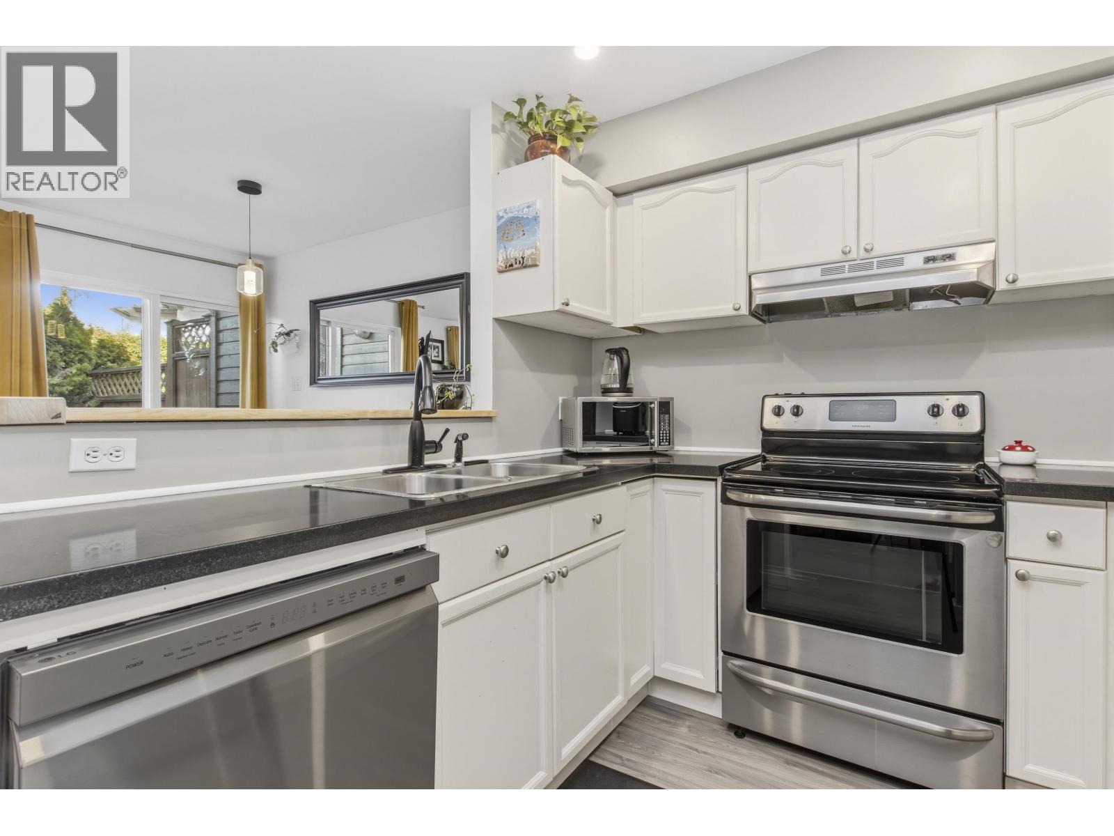 38 40200 GOVERNMENT ROAD, Squamish