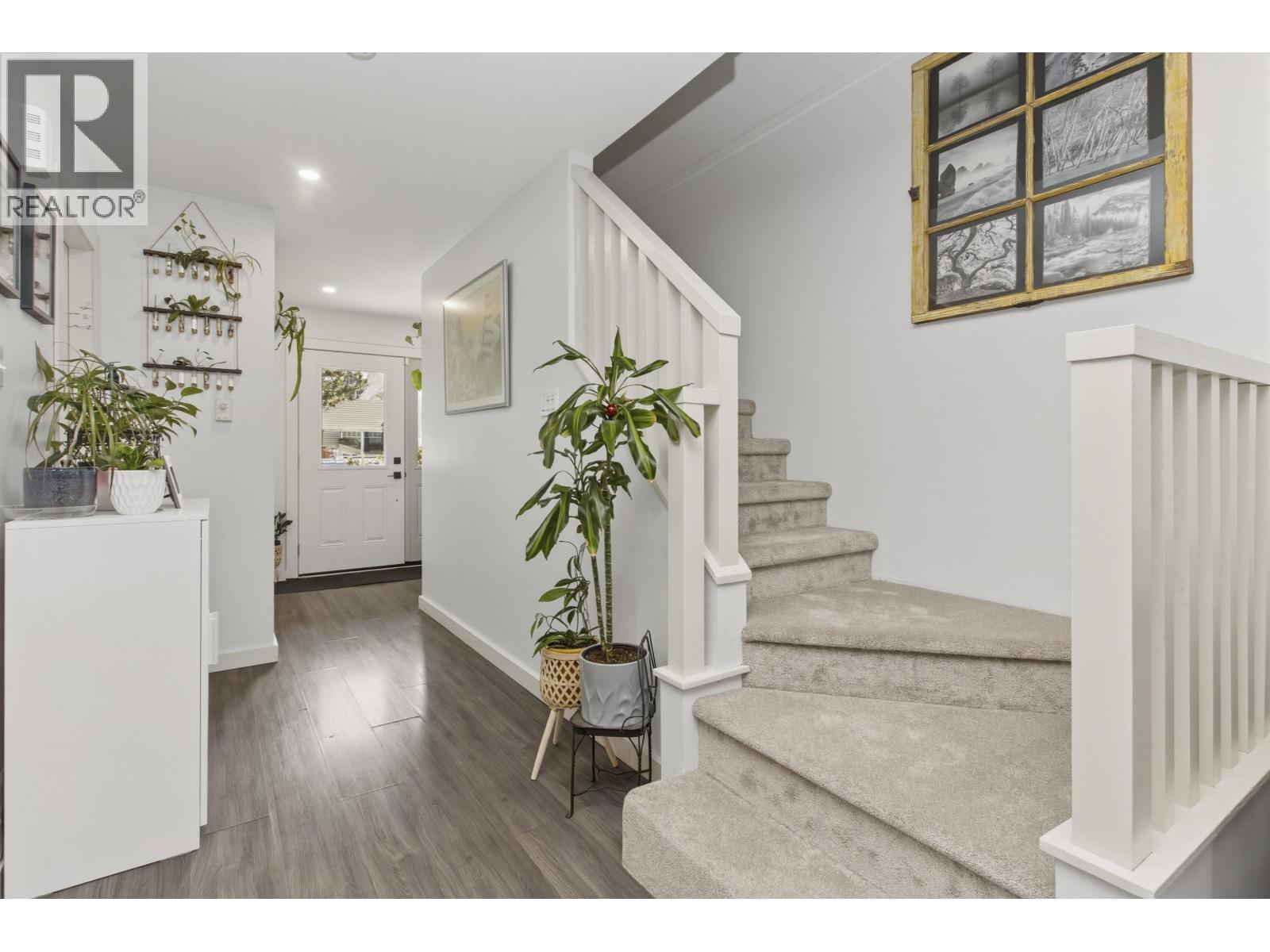 38 40200 GOVERNMENT ROAD, Squamish