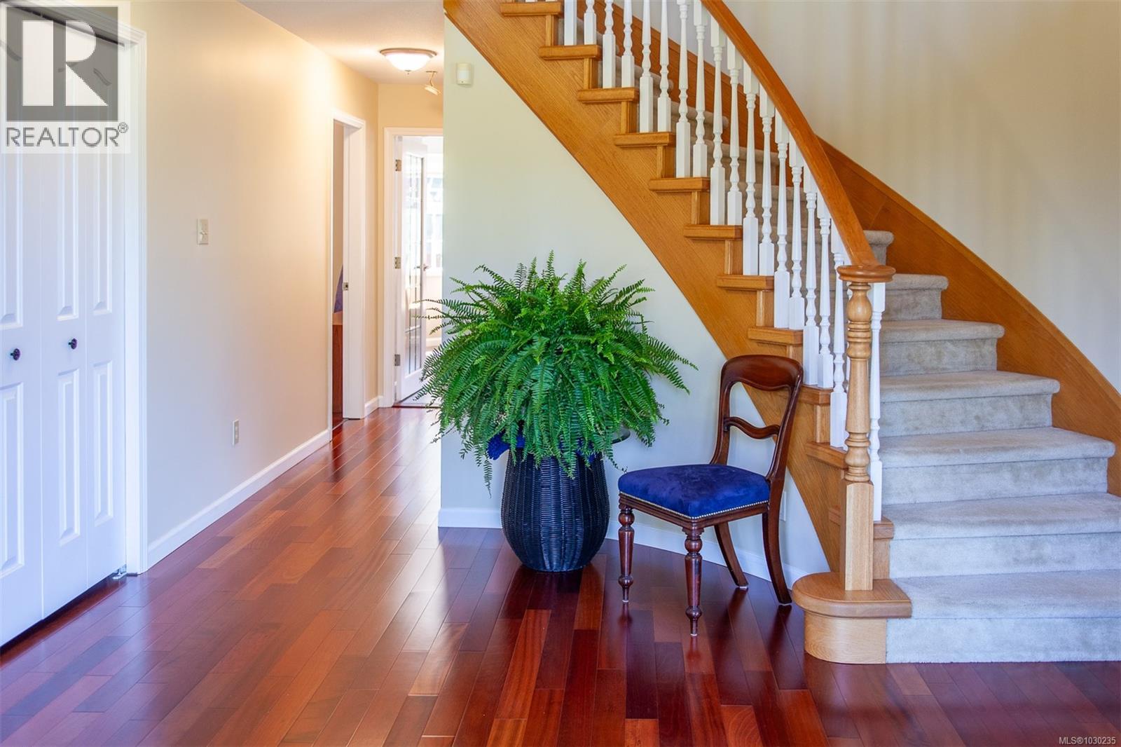 158 Crescent Rd E, Qualicum Beach