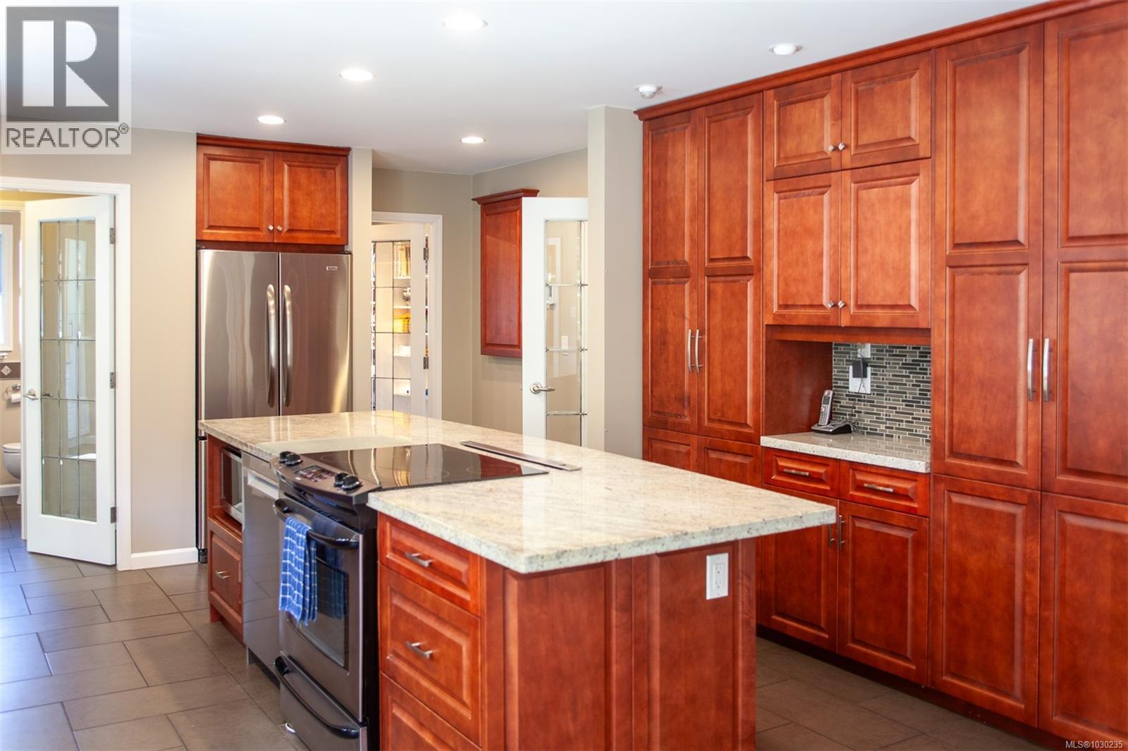 158 Crescent Rd E, Qualicum Beach