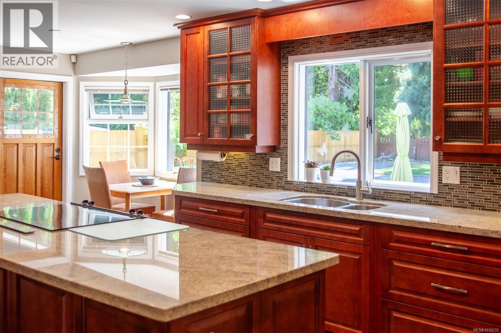 158 Crescent Rd E, Qualicum Beach