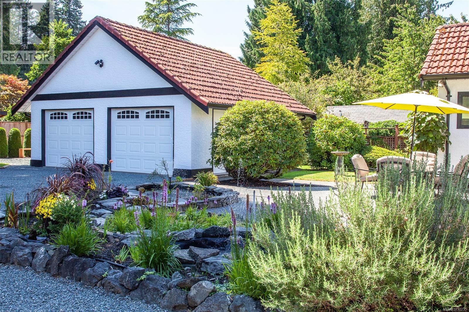 158 Crescent Rd E, Qualicum Beach