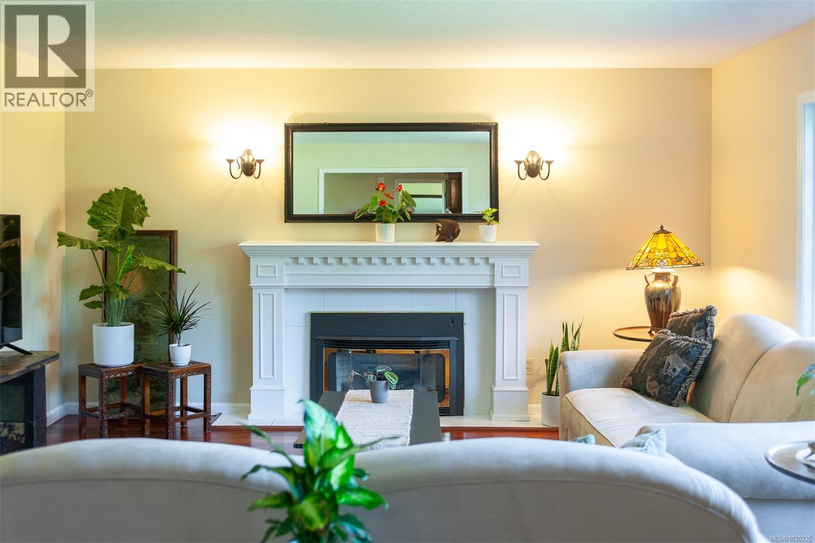 158 Crescent Rd E, Qualicum Beach