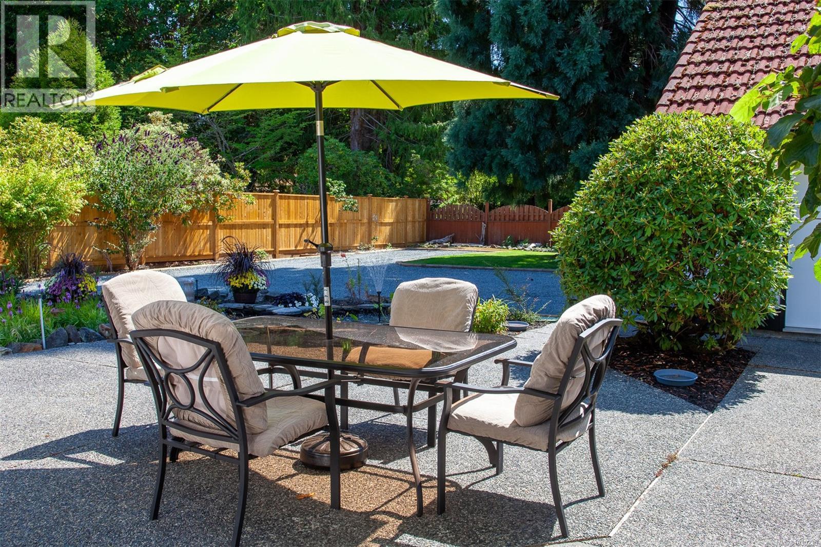 158 Crescent Rd E, Qualicum Beach