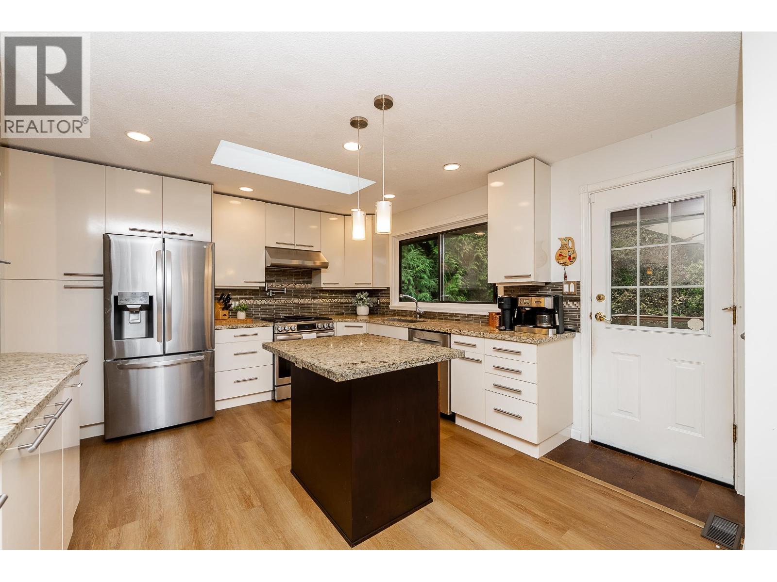 2988 FLEET STREET, Coquitlam