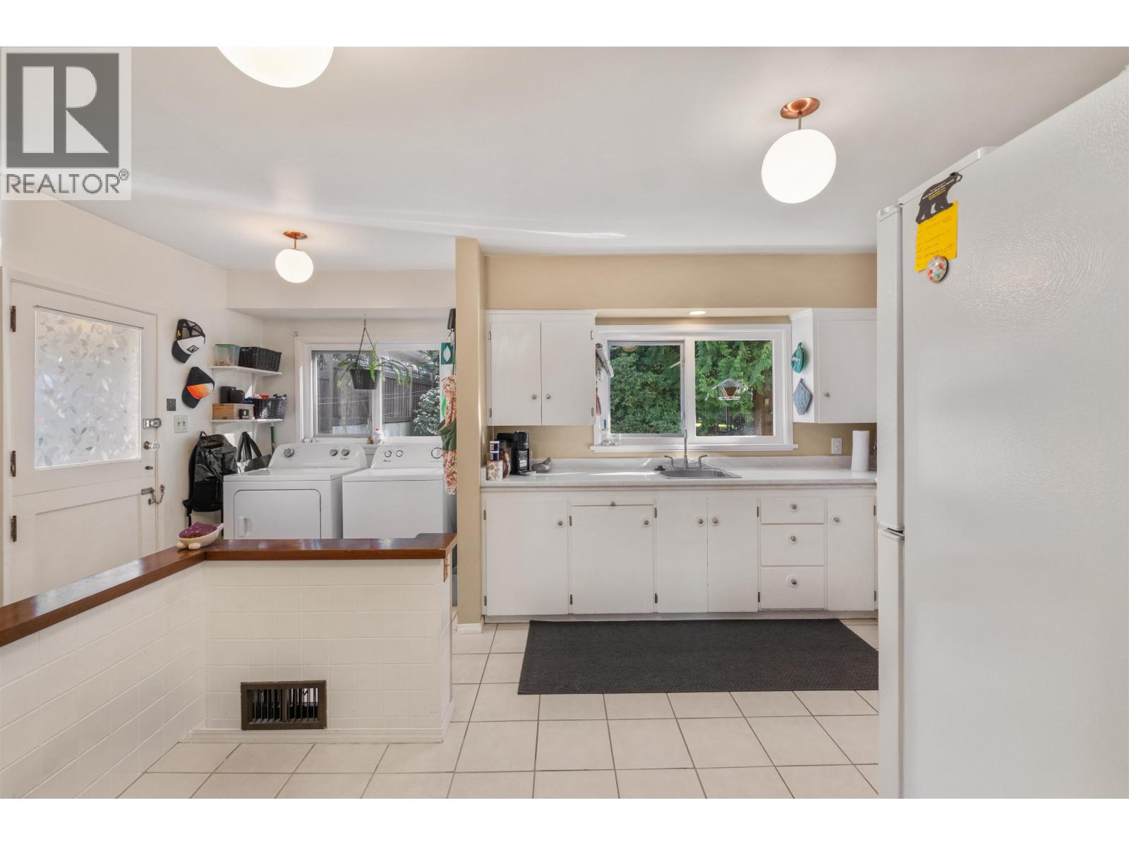 551 E OSBORNE ROAD, North Vancouver