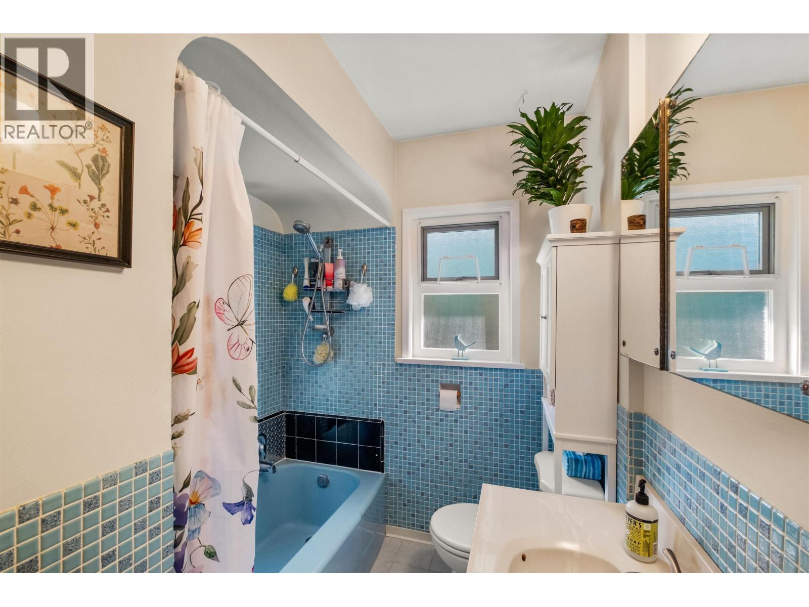 551 E OSBORNE ROAD, North Vancouver