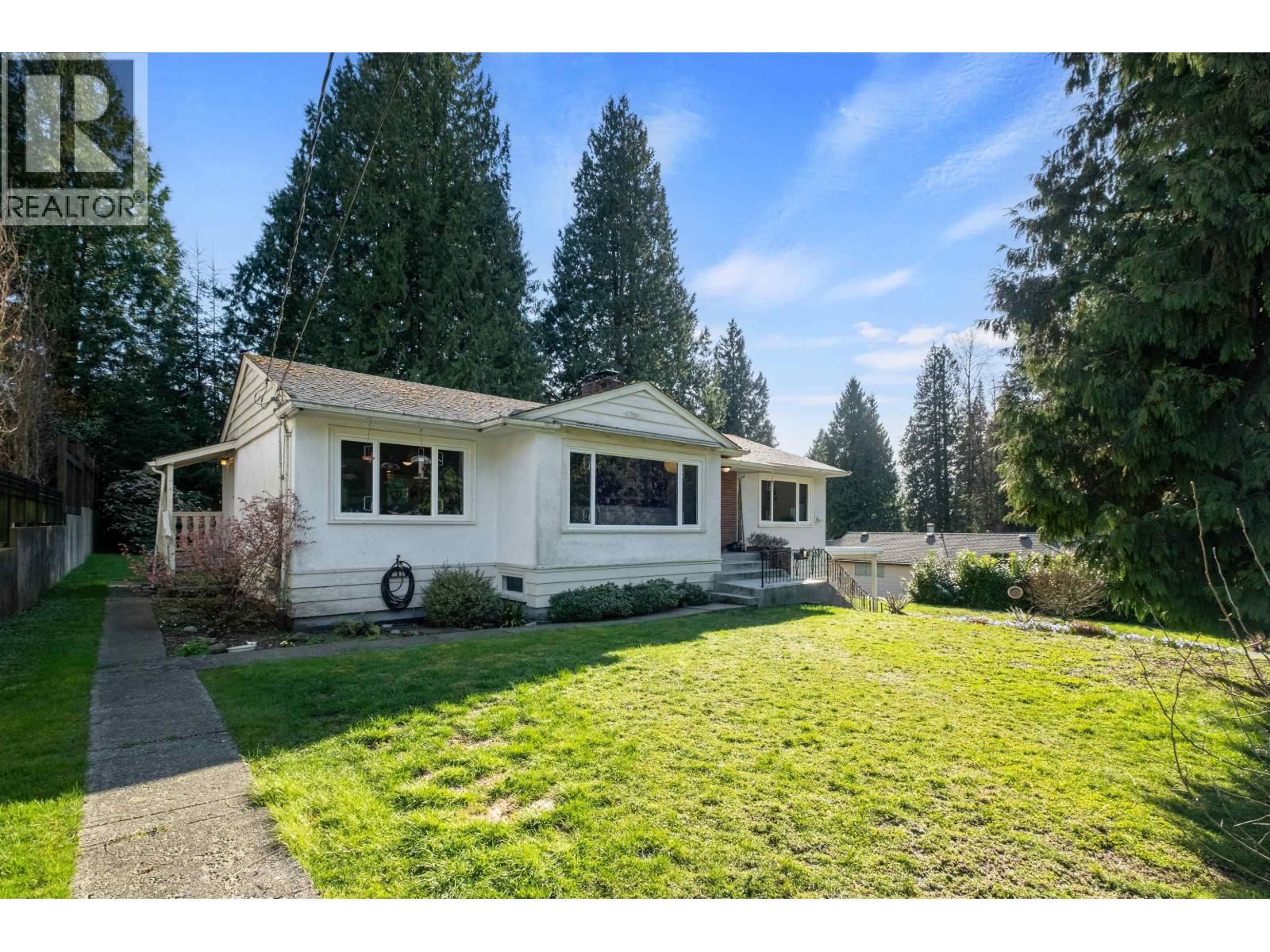 551 E OSBORNE ROAD, North Vancouver