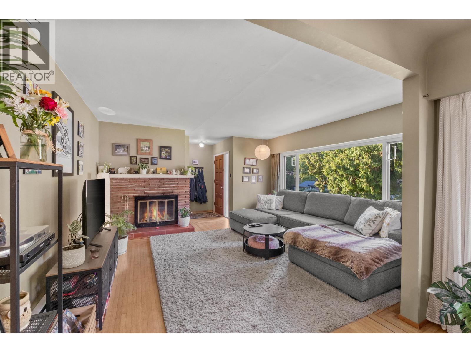 551 E OSBORNE ROAD, North Vancouver