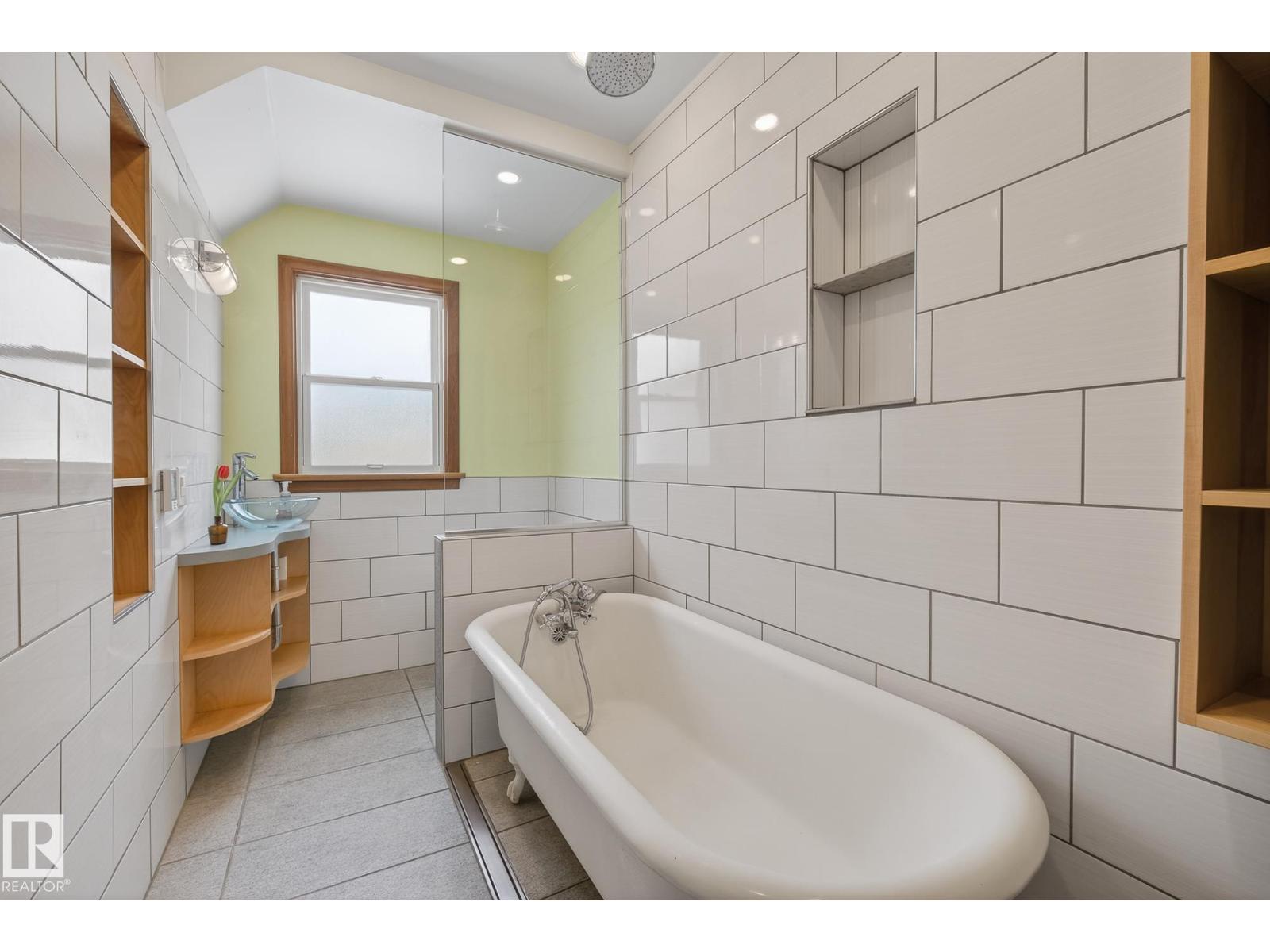 10336 80 ST NW, Edmonton