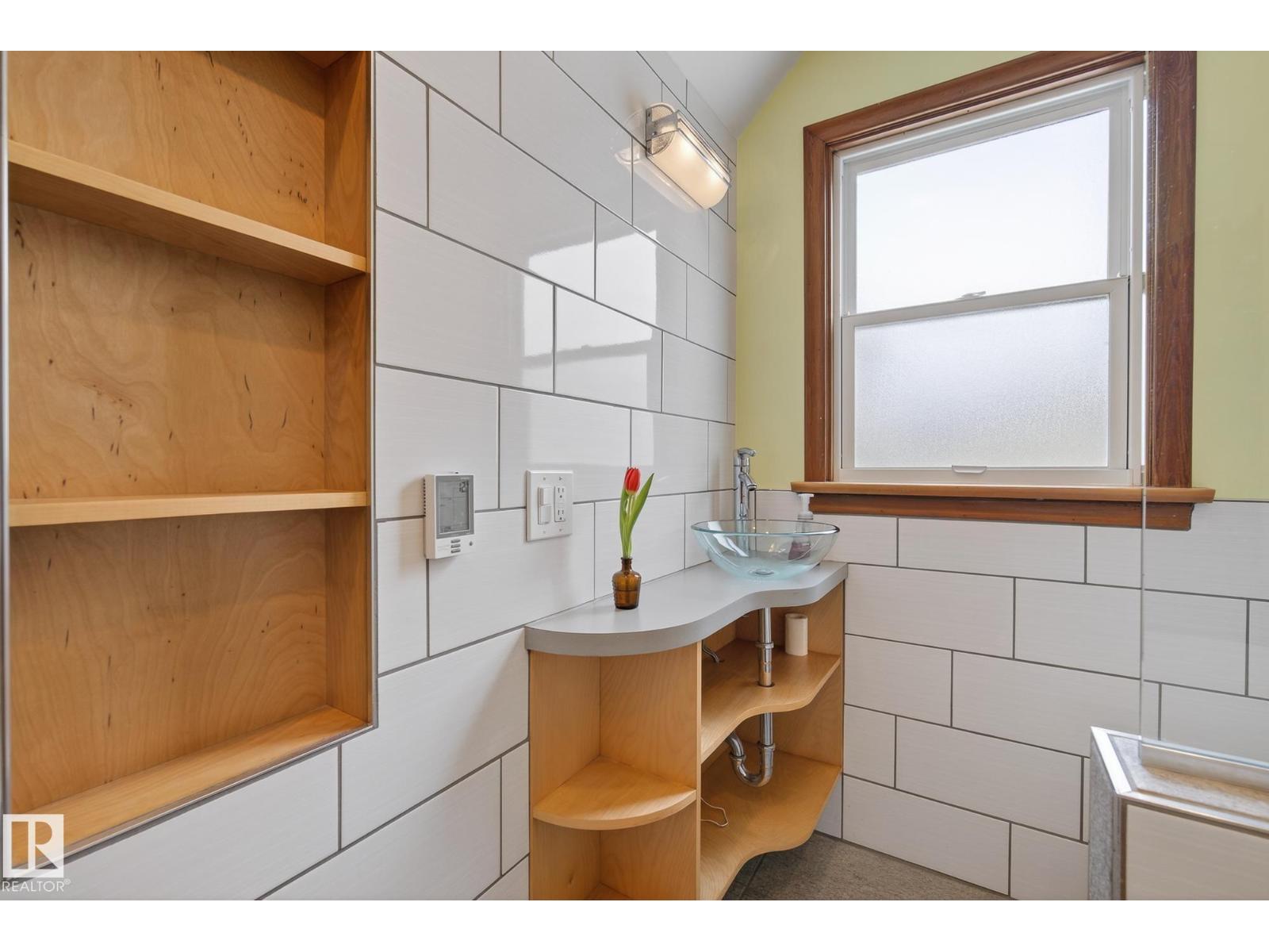 10336 80 ST NW, Edmonton