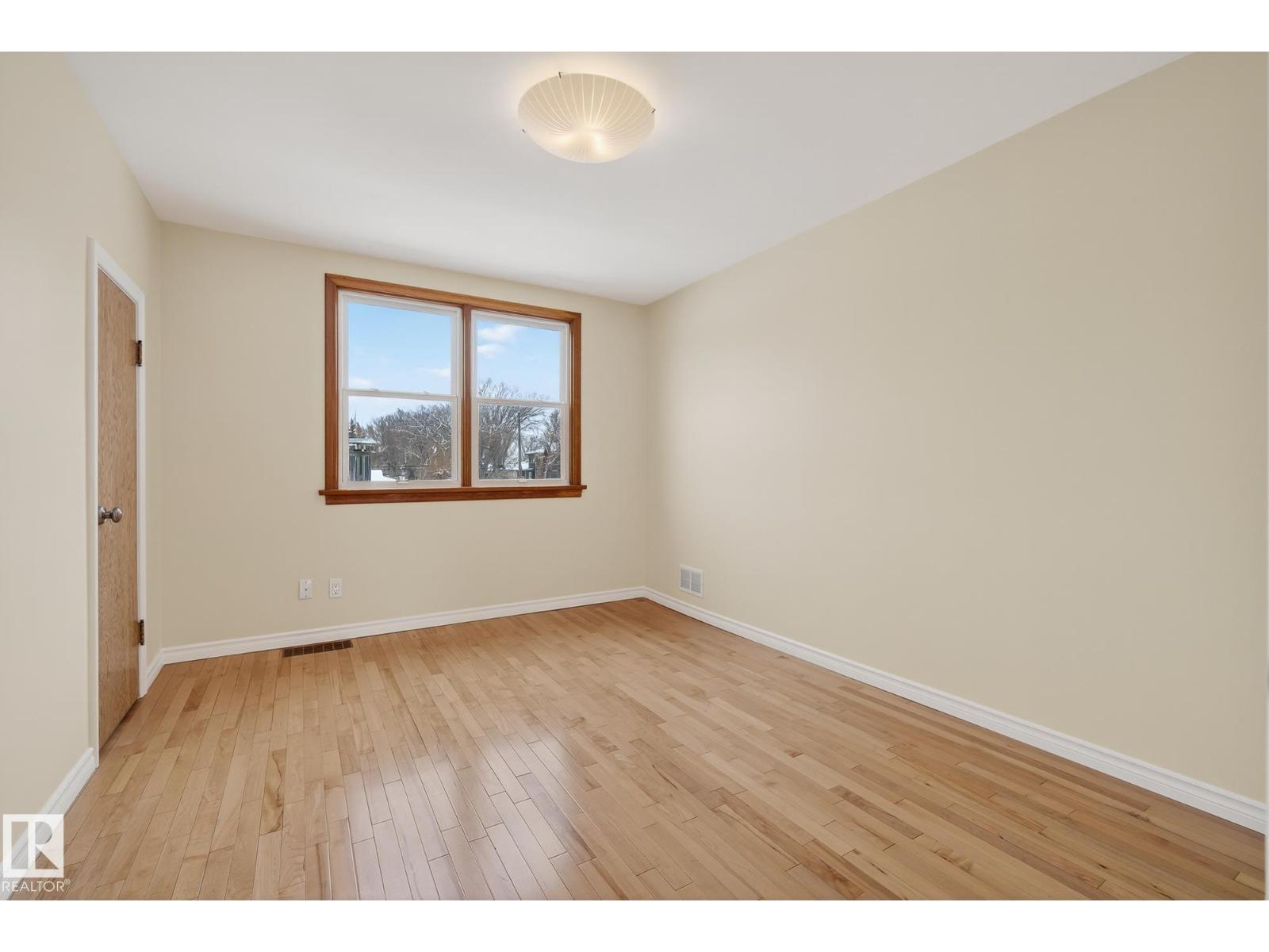 10336 80 ST NW, Edmonton