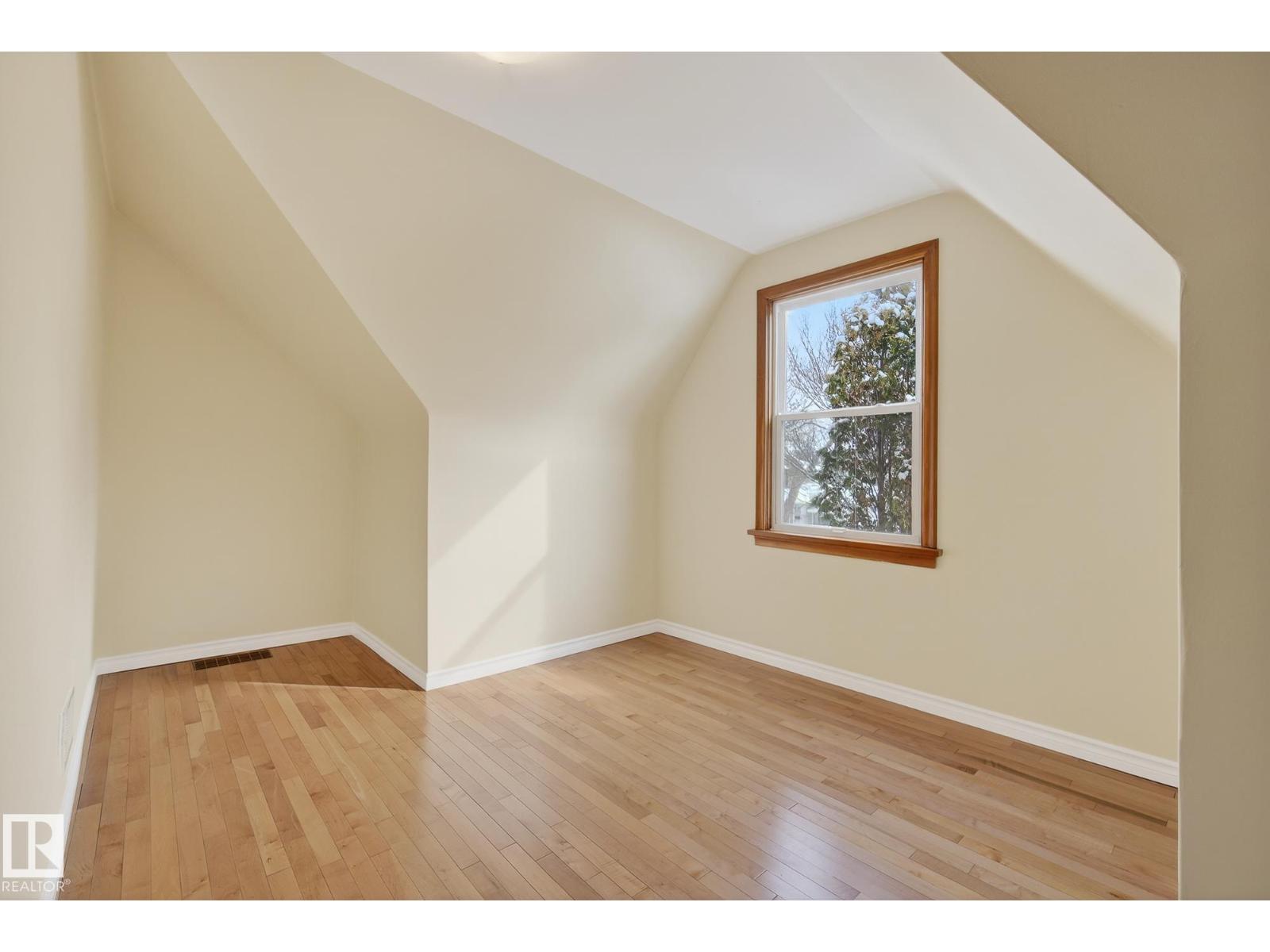 10336 80 ST NW, Edmonton