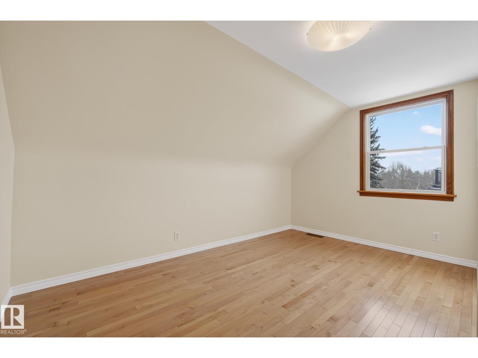 10336 80 ST NW, Edmonton